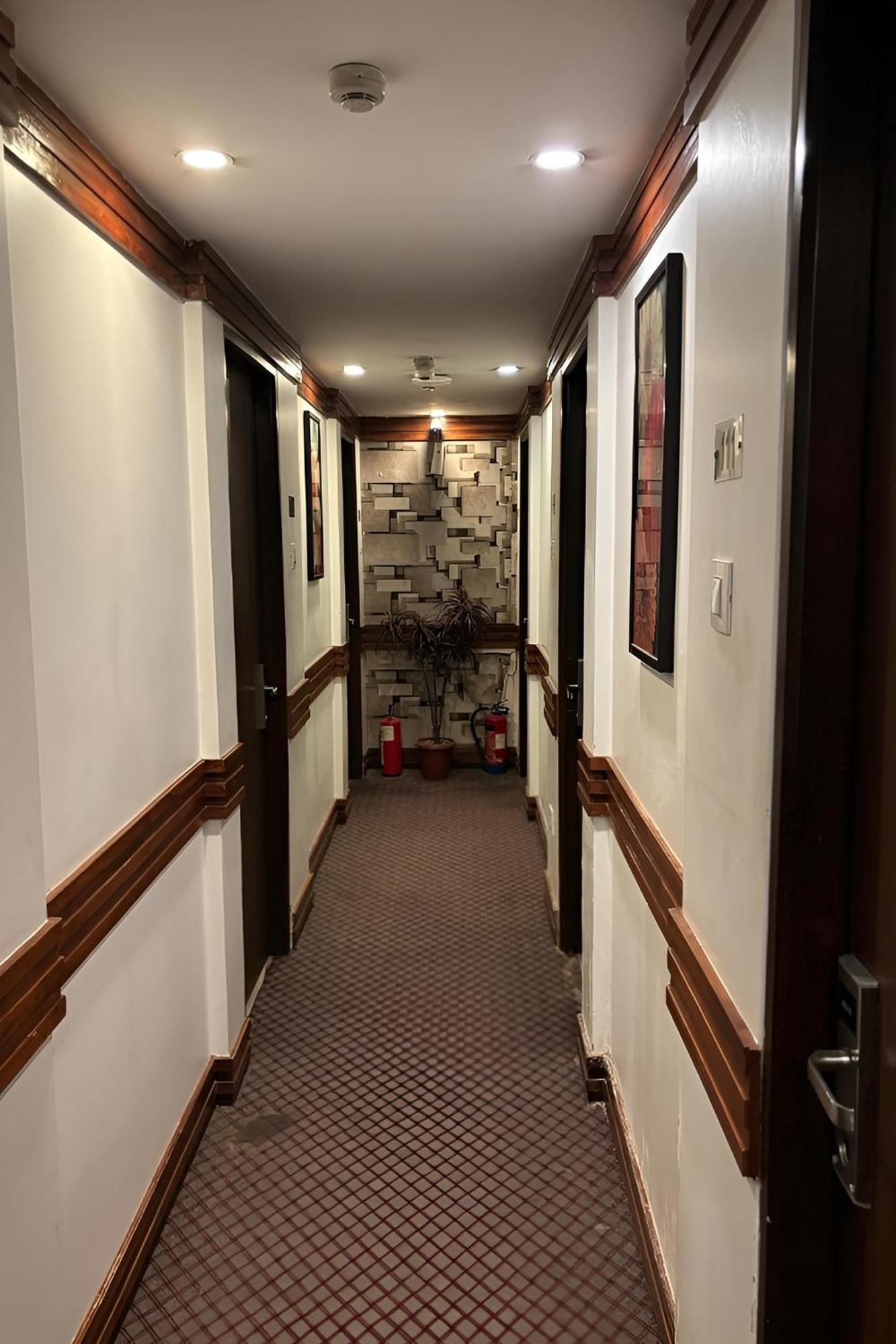 Hotel Concord Galaxy ムンバイ エクステリア 写真
