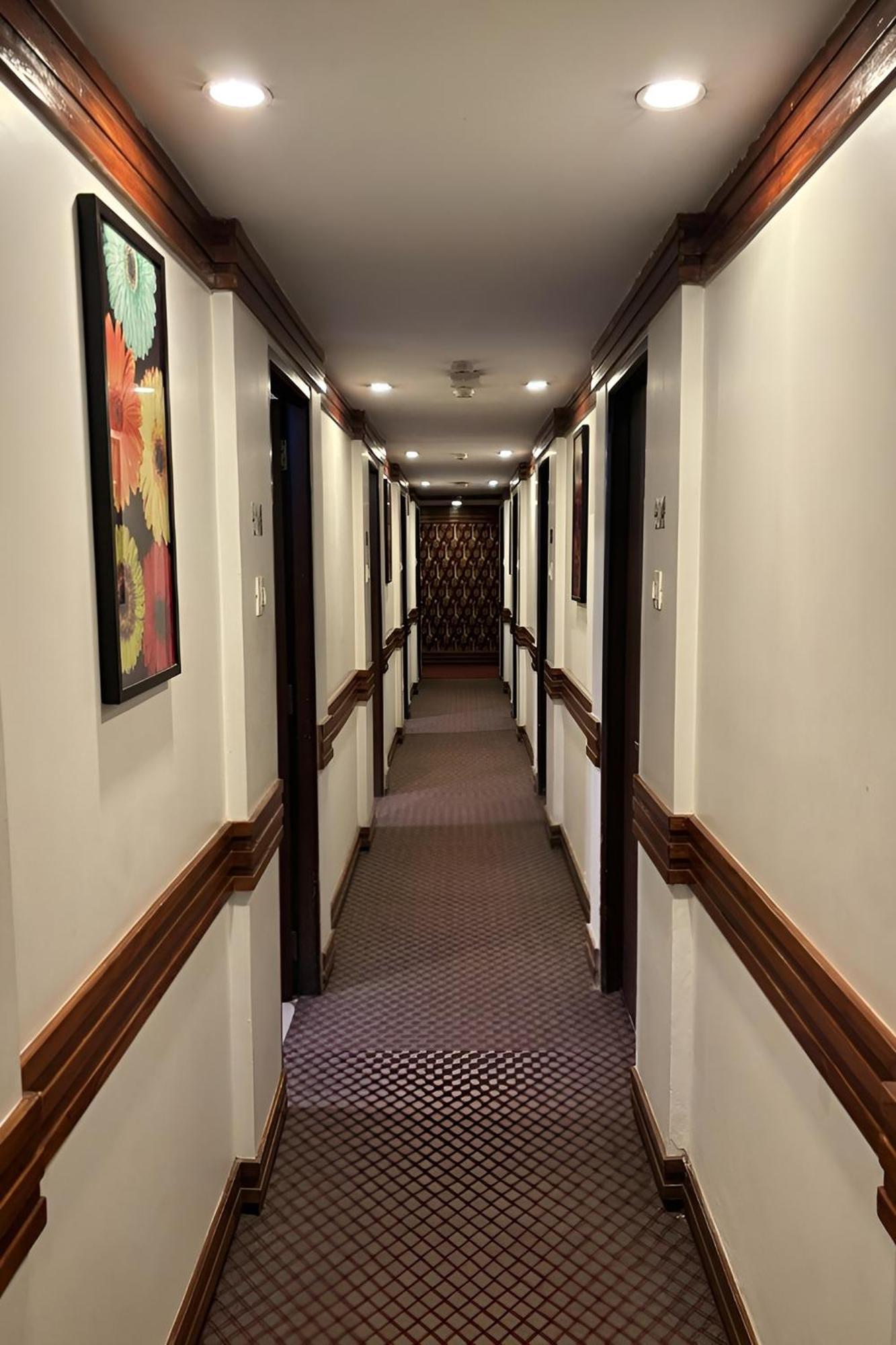 Hotel Concord Galaxy ムンバイ エクステリア 写真